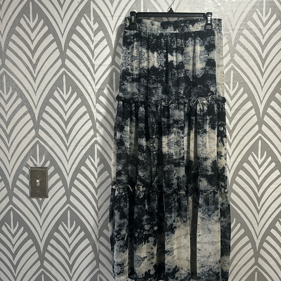 NWOT tregene tiered skirt - Picture 1 of 8
